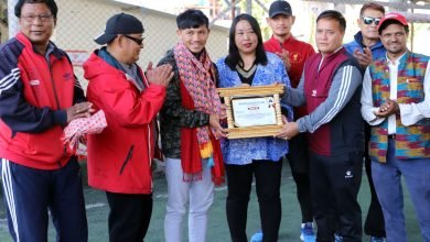 Photo of पोखरामा सम्मानित भए राष्ट्रिय फुटबल खेलाडी सुमित