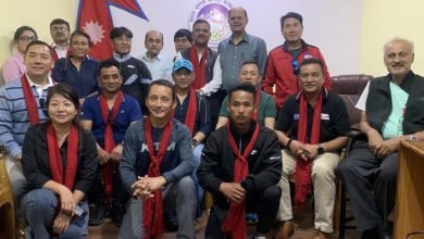 Photo of एभरेष्ट म्याराथन सहभागि हुने युकेको टोलीलाई मञ्चद्वारा बिदाई