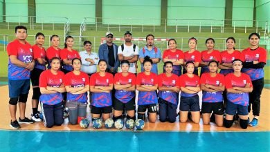 Photo of पोखरा क्रिकेट एकेडेमीद्वारा राष्ट्रिय महिला ह्याण्डबल टोलीलाई टिशर्ट प्रदान