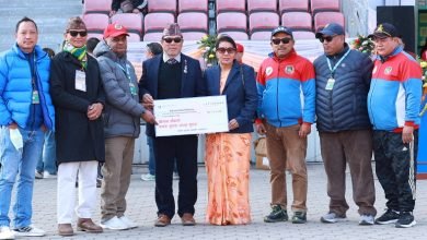 Photo of पूर्व राष्ट्रिय फुटवल खेलाडी रुपक/नन्दाद्वारा सहारा एकेडेमीलाई सहयोग