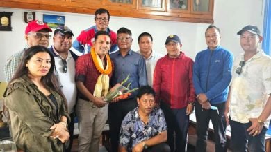 Photo of ‘गोर्खा कप’का लागि पोखरेली चर्चित गायक वानियाँ यूके जाँदै,  सहाराले गर्‍यो बिदाई
