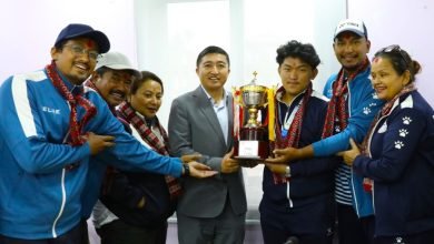 Photo of ह्याण्डबल ट्रफी ग्रहण गर्दै सदस्य सचिबले भने–‘जुनियर प्रतियोगिता खाँचो छ’