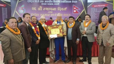 Photo of एन प्याब्सन कास्की द्वारा पूर्व अन्तर्राष्ट्रिय खेलाडी रानाभाट सम्मानित