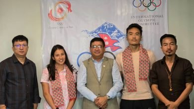 Photo of एनओसी अध्यक्ष श्रेष्ठद्वारा नेपाली खेलाडीद्वय महिका र विजयलाई गरे बिदाइ