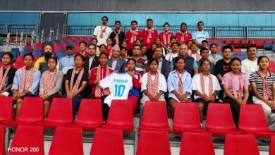 Photo of एन्फा महिला क्वालिफायरमा सहभागि हुने पोखराको टोली काठमाण्डौ प्रस्थान, मेयर आचार्यले गरे बिदाई