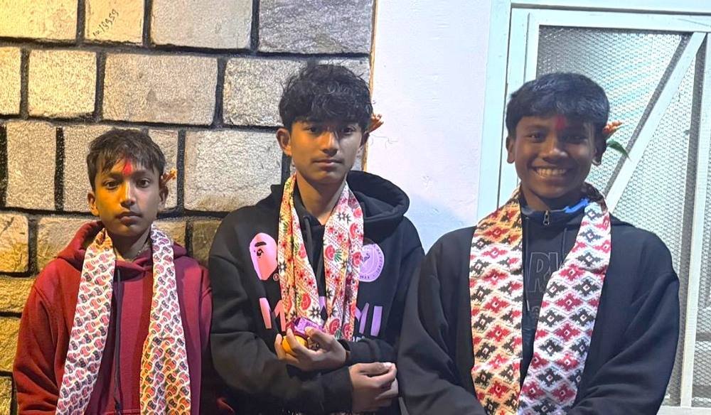 Photo of इतिहासको कोर्टमा गण्डकीको सर्व! ‘खेल्छ गण्डकी’का तीन जुनियर टेनिस खेलाडी डेभिस कप खेल्न श्रीलंका जाँदै