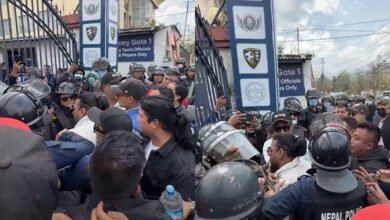 Photo of एन्फा मुख्यालय अगाडि क्लब प्रतिनिधिहरूको नाराबाजी