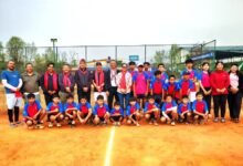 Photo of ‘टेनिस फर कज’का संयोजक अशोक गुरुङद्वारा ‘खेल्छ गण्डकी’का खेलाडीलाई खेल पोशाक वितरण