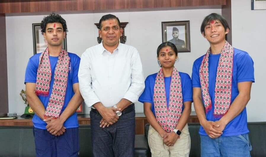 Photo of क्लाइम्बिङ टोली चीन जाने